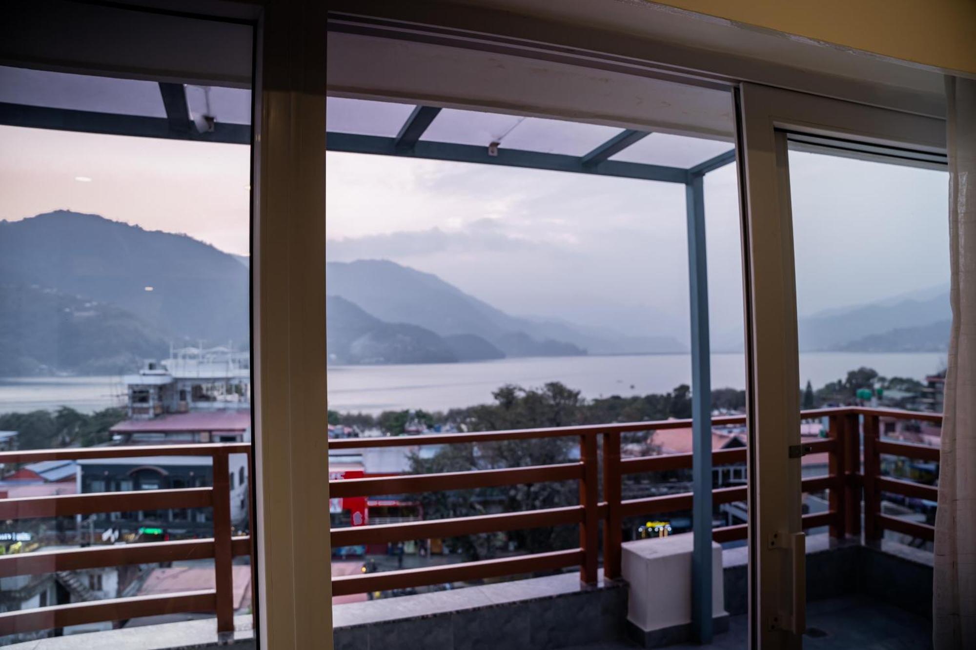 Hotel Pokhara Alpine And Springs Exteriér fotografie