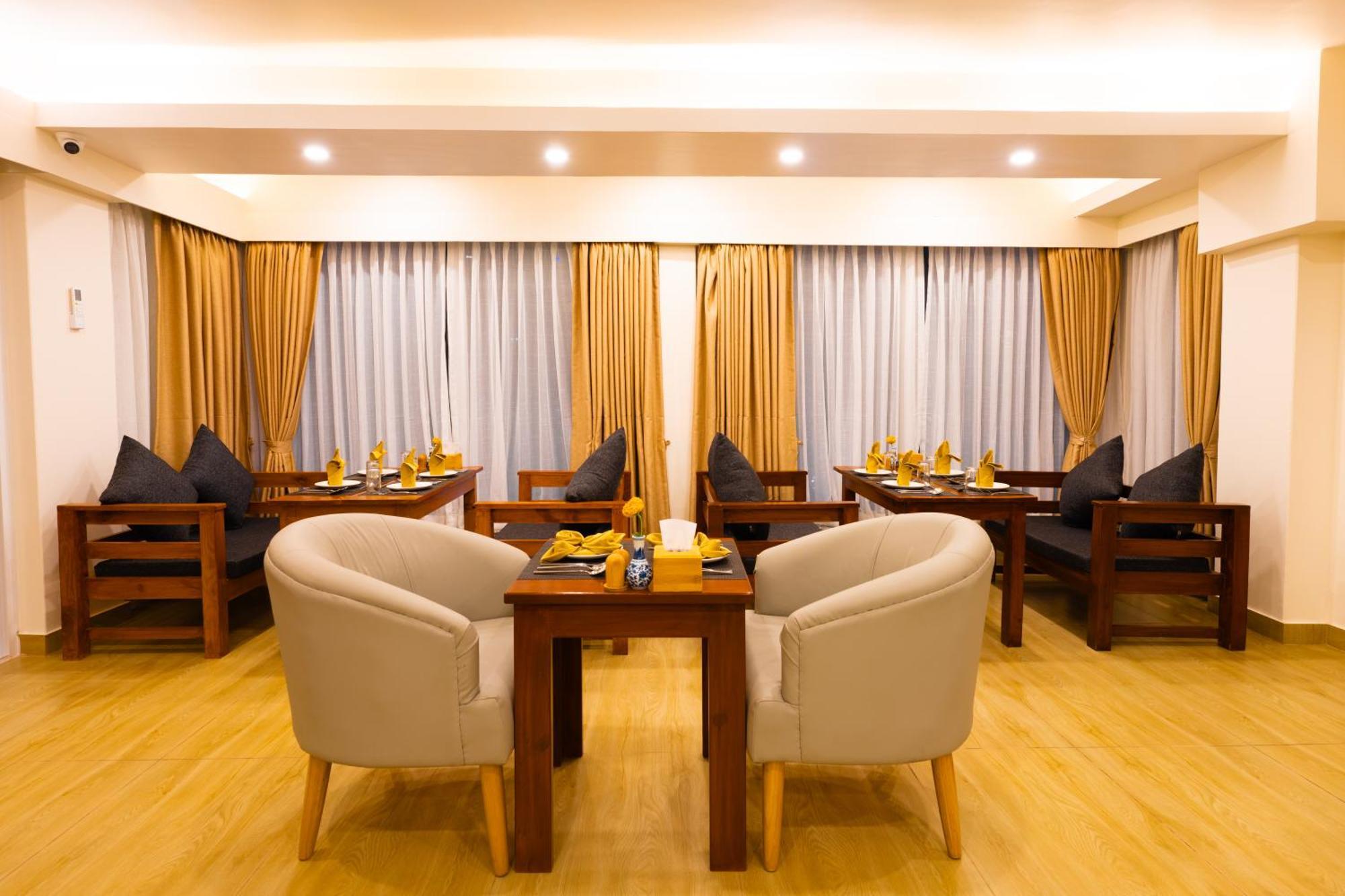 Hotel Pokhara Alpine And Springs Exteriér fotografie